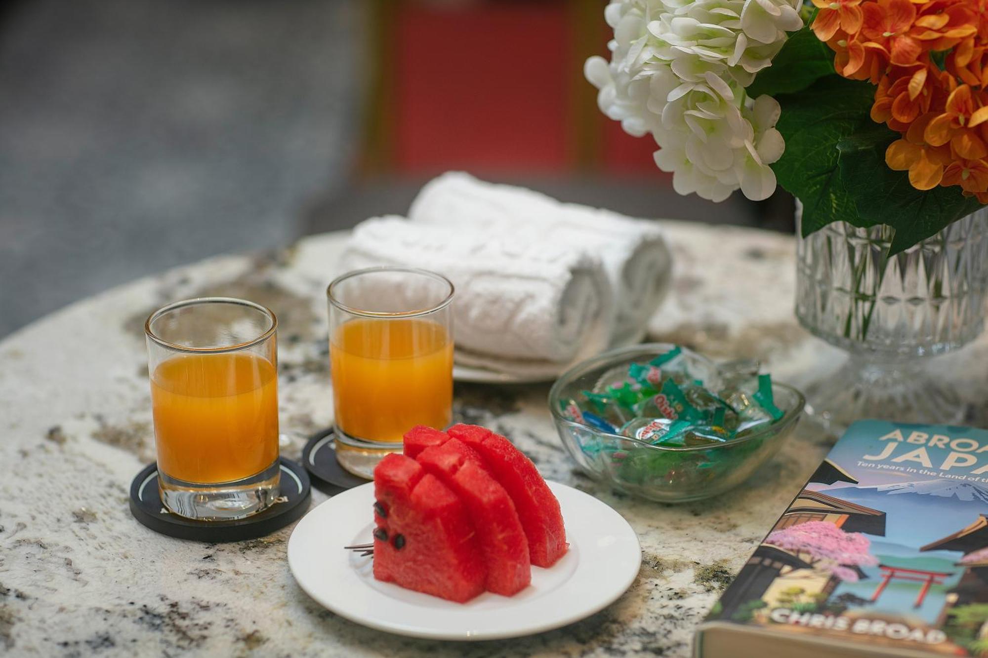 Amira Hotel Hanoi Buitenkant foto